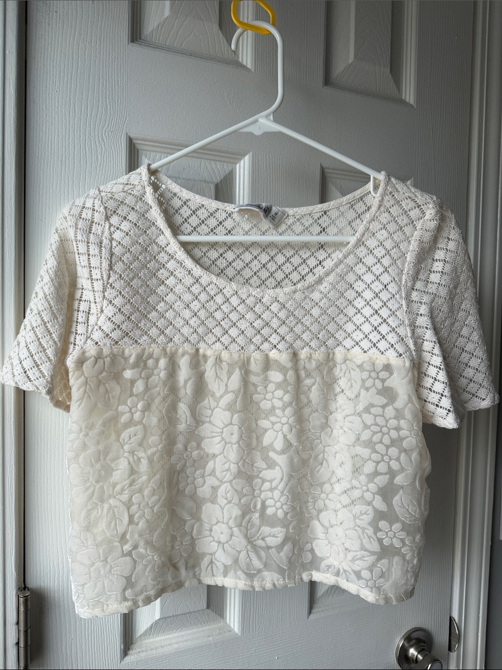 Abercrombie & Fitch Cream Lace Crochet Short Sleeve Crop Top
